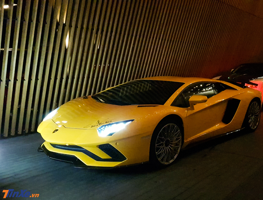 Việc lắp ống xả độ Ryft Titanium Race cho siêu xe Lamborghini Aventador S LP740-4 cũng giúp siêu bò này nâng công suất lên 768 mã lực, tăng 28 mã lực và mô-men xoắn cực đại thêm 23 Nm lên mức 713 Nm.