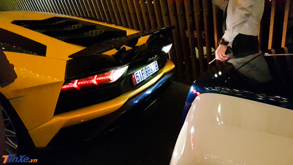 Khẩu pháo cho siêu xe Lamborghini Aventador S LP740-4 của doanh nhân quận 12 có tên gọi đầy đủ là Ryft Titanium Race chỉ giới hạn khoảng 18 bộ trên thế giới và có giá gần 190 triệu đồng tại Mỹ.
