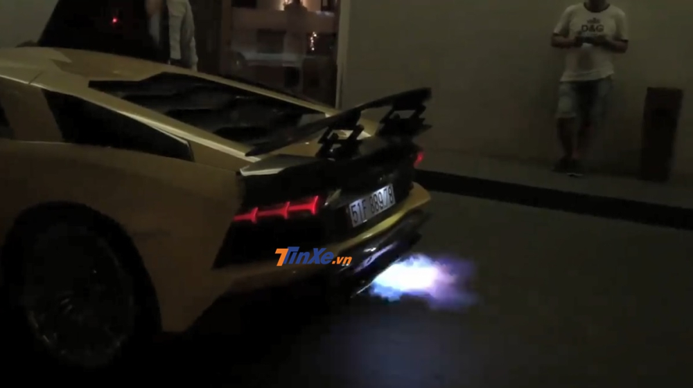Lamborghini Aventador S LP740-4 có thêm trợ thủ đắc lực khi được chủ lắp ống xả độ Ryft Titanium Race