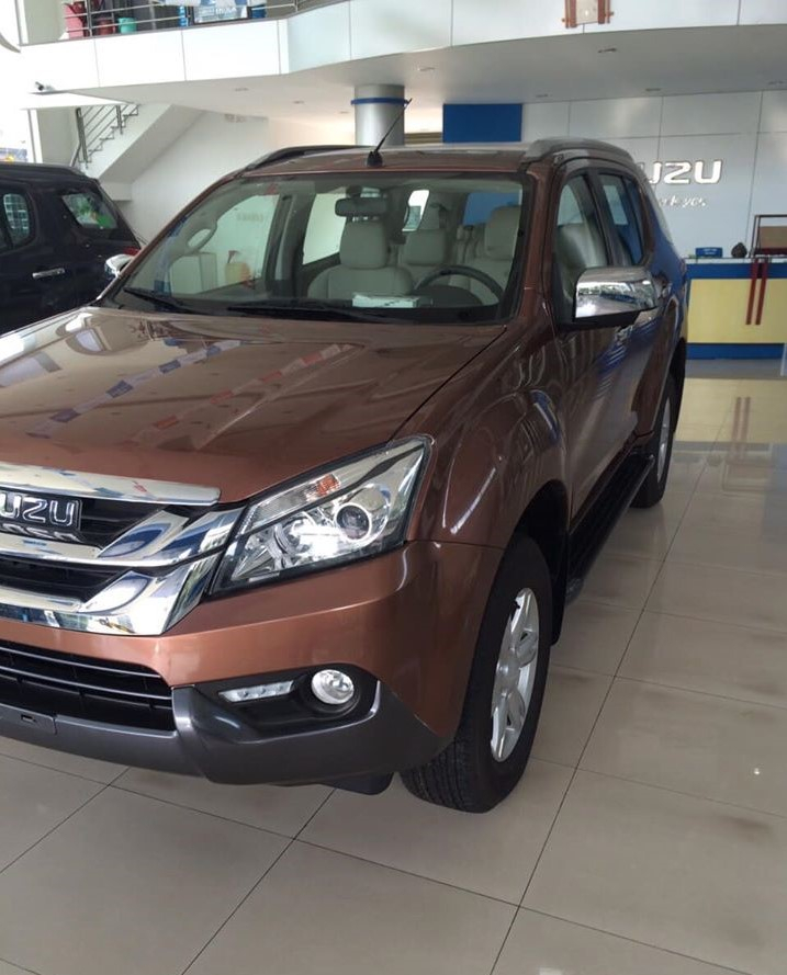 5 chiếc Isuzu mu-x được thanh lý thuộc thế hệ cũ