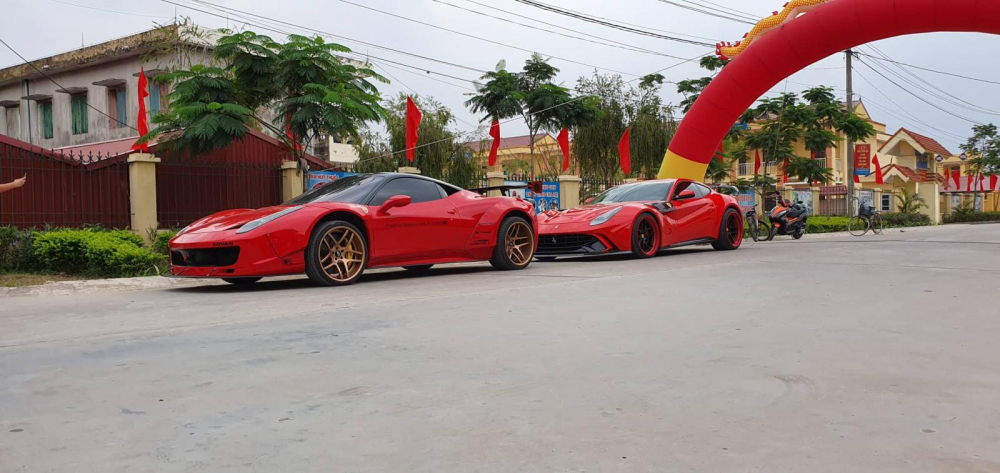 Ferrari 458 Italia độ Liberty Walk cùng Ferrari F12 Berlinetta độ Duke Dynamics xuất hiện tại Hải Dương Ferrari 458 Italia độ Liberty Walk cùng Ferrari F12 Berlinetta độ Duke Dynamics xuất hiện tại Hải Dương