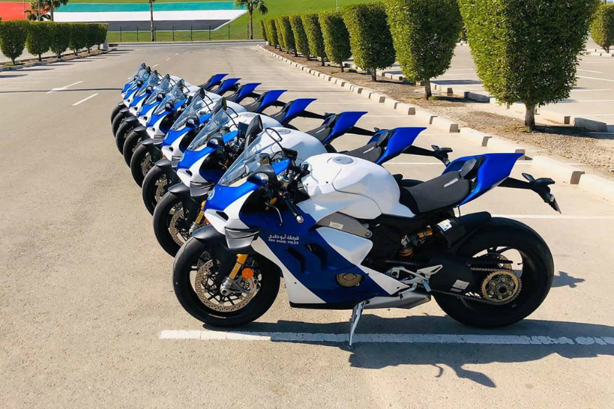 Dàn 8 chiếc Ducati Panigale V4 R của cảnh sát Abu Dhabi Dàn 8 chiếc Ducati Panigale V4 R của cảnh sát Abu Dhabi