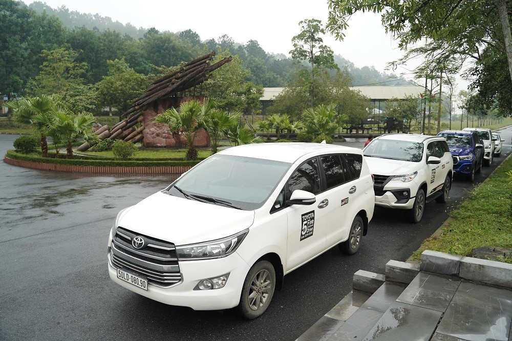 Đoàn xe xuất phát từ Đà Nẵng, thử thách 8 mẫu sản phẩm của Toyota qua các điều kiện đường xá, thời tiết tại từng khu vực khác nhau Đoàn xe xuất phát từ Đà Nẵng, thử thách 8 mẫu sản phẩm của Toyota qua các điều kiện đường xá, thời tiết tại từng khu vực khác nhau