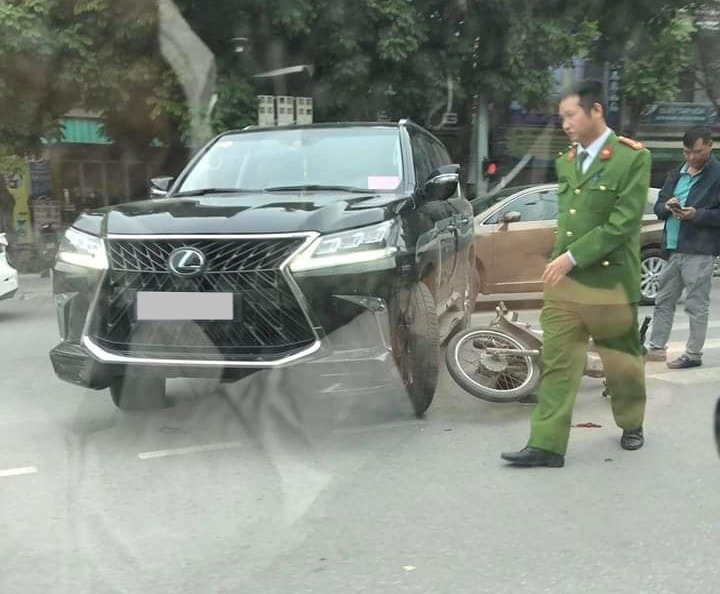 Vụ tai nạn của chiếc Lexus LX570 Super Sport và Honda Dream tại Thanh Hoá vào chiều qua Vụ tai nạn của chiếc Lexus LX570 Super Sport và Honda Dream tại Thanh Hoá vào chiều qua