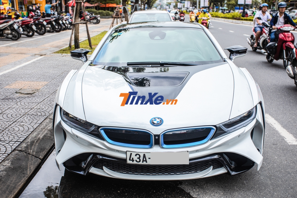 Soái ca Đà Nẵng chi trăm triệu đồng độ body kit cho chiếc BMW i8 mua tặng vợ