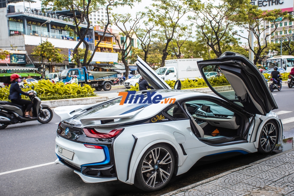 Chiếc BMW i8 này từng được người chồng mua tặng vợ trong dịp sinh nhật vào năm 2016 Chiếc BMW i8 này từng được người chồng mua tặng vợ trong dịp sinh nhật vào năm 2016