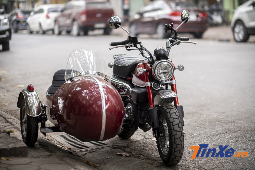 Và được bổ sung thêm chiếc thuyền sidecar bên cạnh để tăng độ độc và tiện lợi khi vận hành.