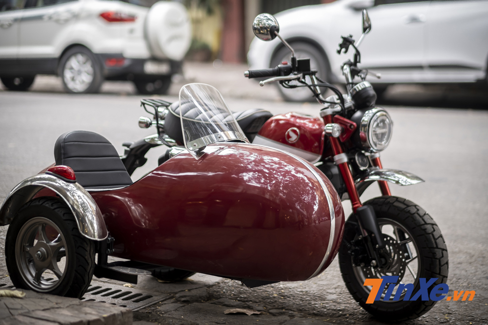 Phần thuyền xe của chiếc Honda Monkey 125cc được thiết kế bo tròn kiểu cổ điển và được sơn cùng màu với thân xe.
