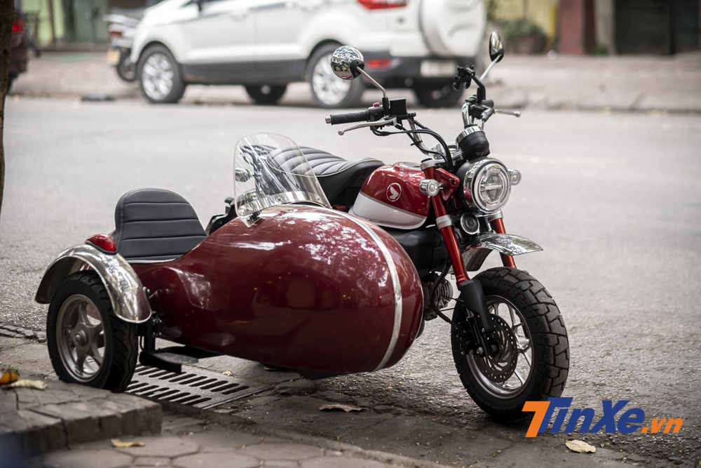 Honda Monkey 125cc được độ sidecar tại Hà Nội.