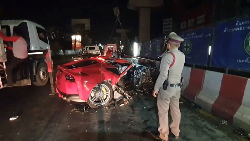 Có thể thấy ngoại thất siêu xe Ferrari 812 Superfast màu đỏ bị biến dạng nặng nề sau tai nạn Có thể thấy ngoại thất siêu xe Ferrari 812 Superfast màu đỏ bị biến dạng nặng nề sau tai nạn