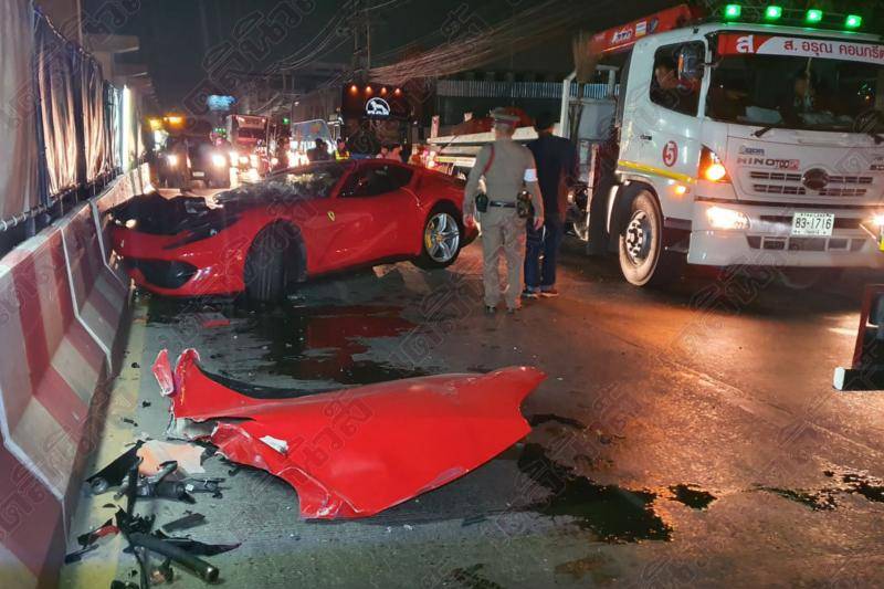 Hiện trường vụ tai nạn của siêu xe Ferrari 812 Superfast ở Thái Lan Hiện trường vụ tai nạn của siêu xe Ferrari 812 Superfast ở Thái Lan