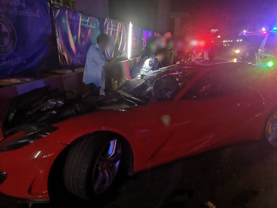 Chiếc siêu xe Ferrari 812 Superfast gặp nạn vào khoảng hơn 5 giờ sáng ngày 4 tháng 12 Chiếc siêu xe Ferrari 812 Superfast gặp nạn vào khoảng hơn 5 giờ sáng ngày 4 tháng 12