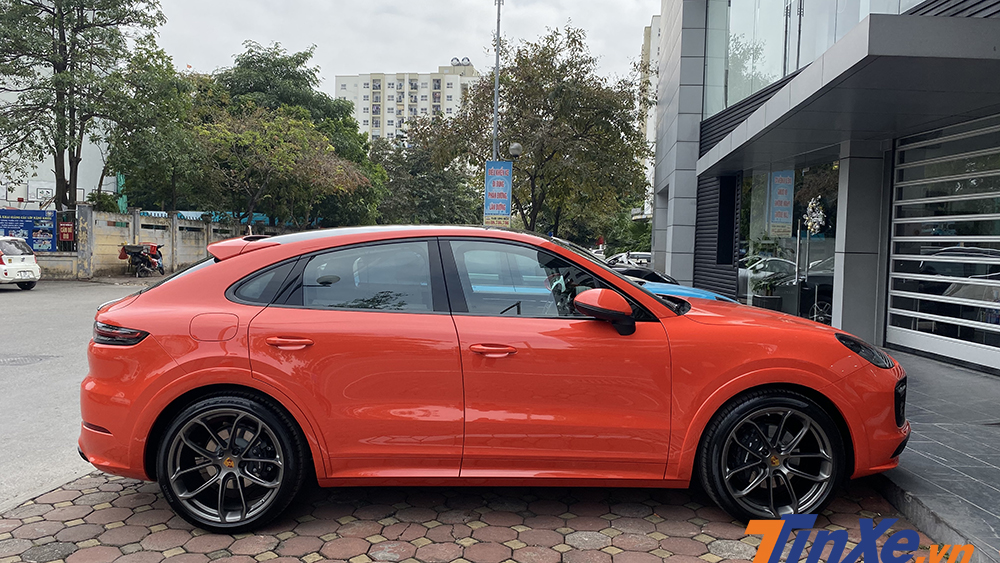 Porsche Cayenne Coupe 2020 sau khi xuất hiện tại cảng đã được vận chuyển về showroom Porsche tại Hà Nội. Porsche Cayenne Coupe 2020 sau khi xuất hiện tại cảng đã được vận chuyển về showroom Porsche tại Hà Nội.