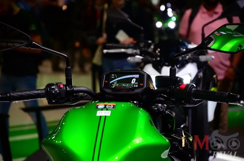 Kawasaki Z900 2020 trang bị đồng hồ là màn hình màu TFT