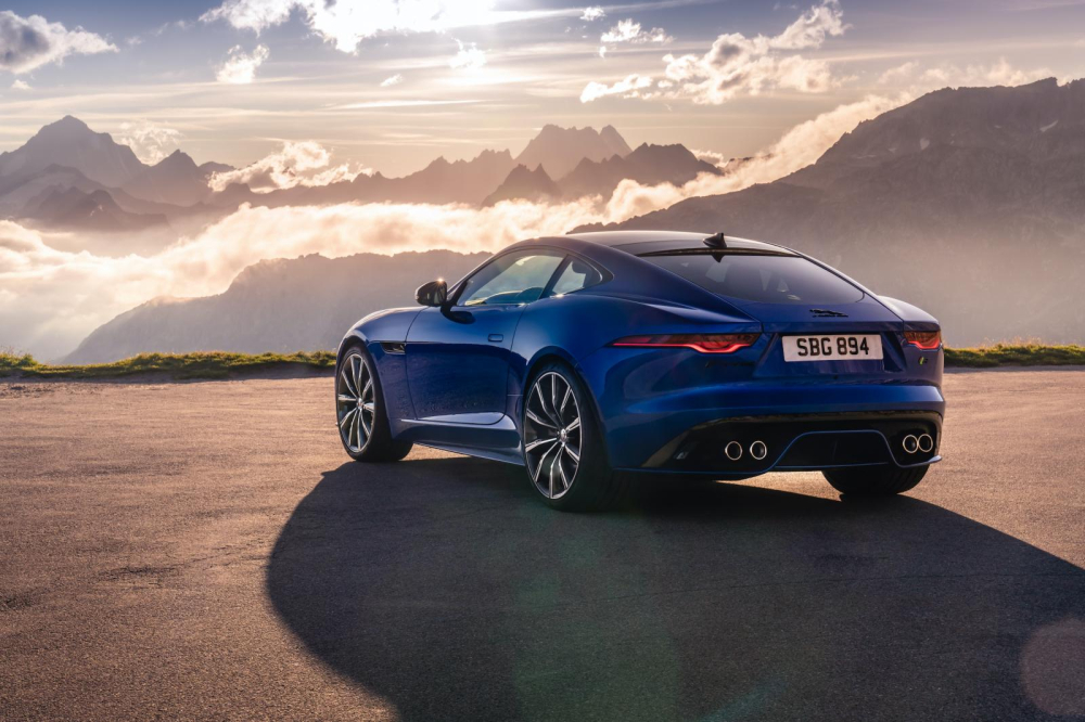 Một số thay đổi phía sau khiến Jaguar F-Type 2020 có phần đuôi xe tinh tế hơn. Một số thay đổi phía sau khiến Jaguar F-Type 2020 có phần đuôi xe tinh tế hơn.
