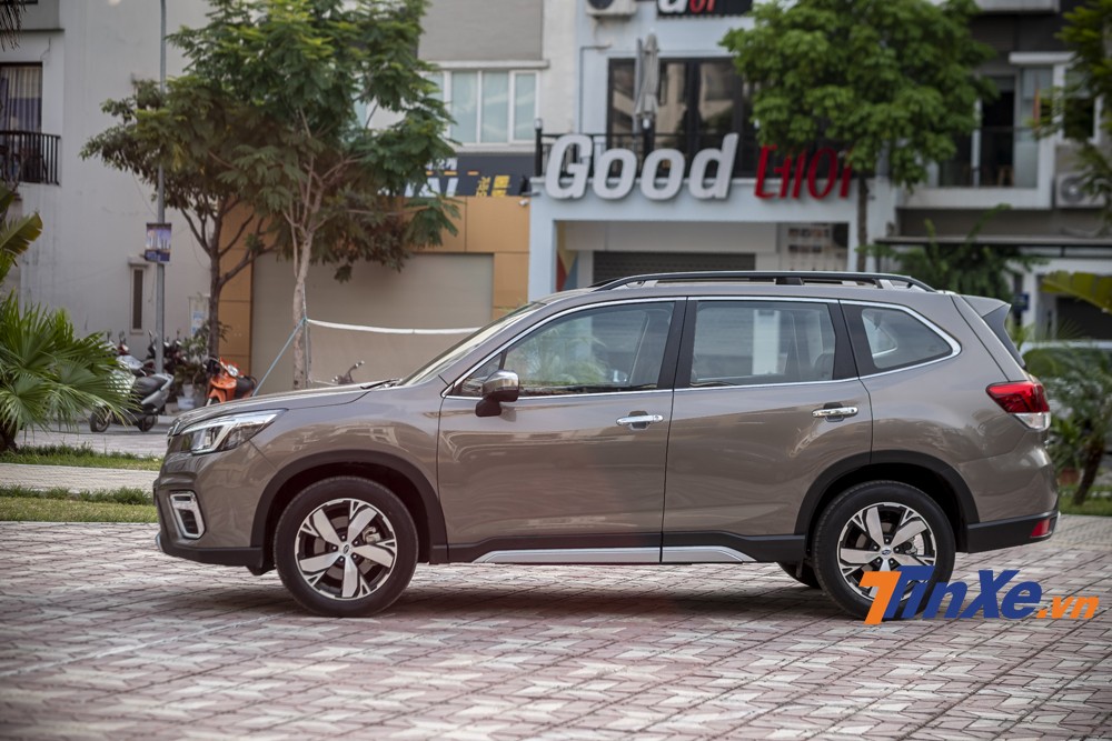 Th&acirc;n xe kh&aacute; trường d&aacute;ng v&agrave; bệ vệ