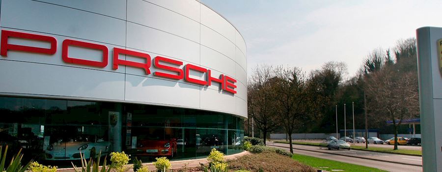 Chiếc siêu xe Porsche 911 GT2 RS gặp nạn là của đại lý Porsche Centre Cardiff Chiếc siêu xe Porsche 911 GT2 RS gặp nạn là của đại lý Porsche Centre Cardiff