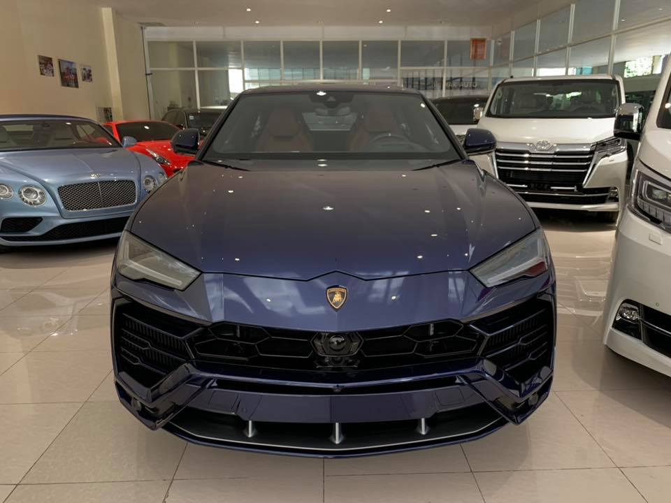 Siêu SUV Lamborghini Urus màu xanh Blu Astraeus tuyệt đẹp mới về showroom ở Campuchia Siêu SUV Lamborghini Urus màu xanh Blu Astraeus tuyệt đẹp mới về showroom ở Campuchia