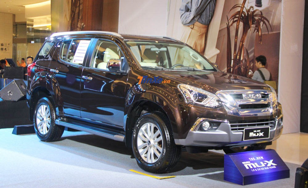 Isuzu mu-X đang được đại lý chào bán với giá giảm tới 80 triệu đồng trong tháng 12/2019