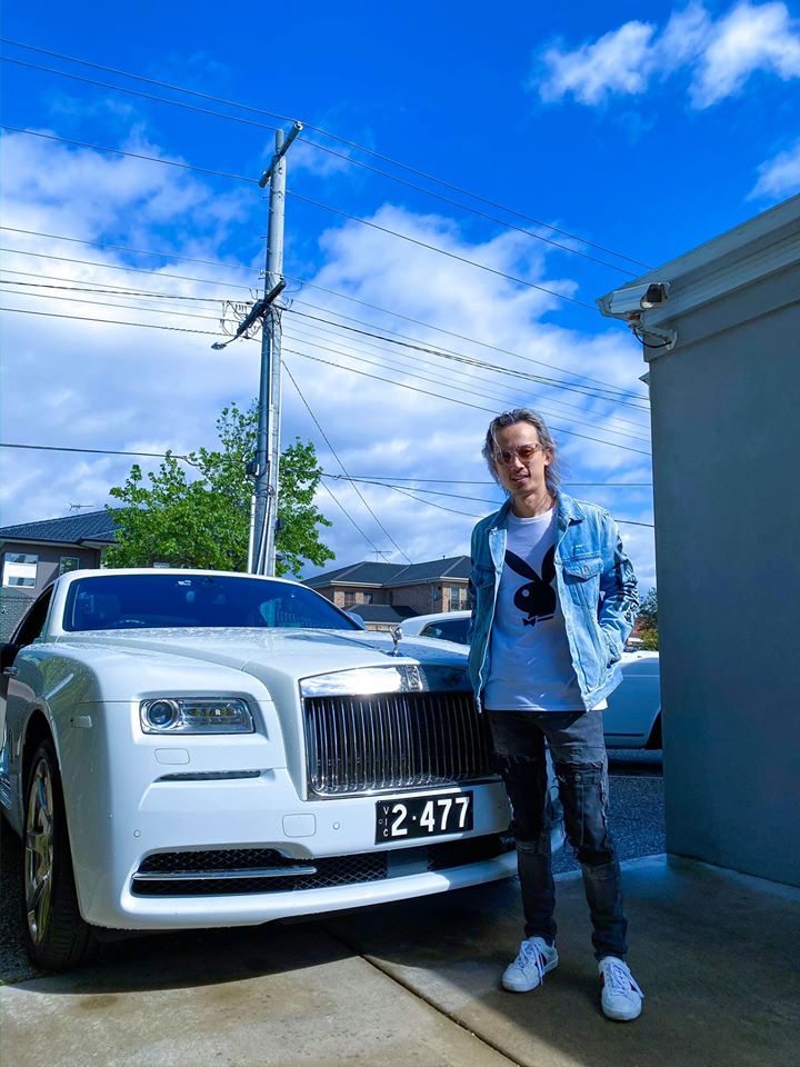 Trong garage của doanh nhân này còn có một chiếc Rolls-Royce Wraith Trong garage của doanh nhân này còn có một chiếc Rolls-Royce Wraith