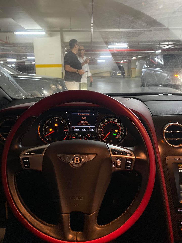 Vô lăng và đồng hồ của Bentley Continental Supersports Convertible