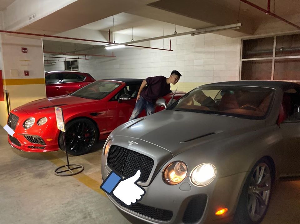 Chiếc xe màu đỏ thuộc phiên bản Bentley Continental GT Supersports Convertible 2018, còn chiếc màu xám là Bentley Continental Supersports Convertible thế hệ đầu tiên