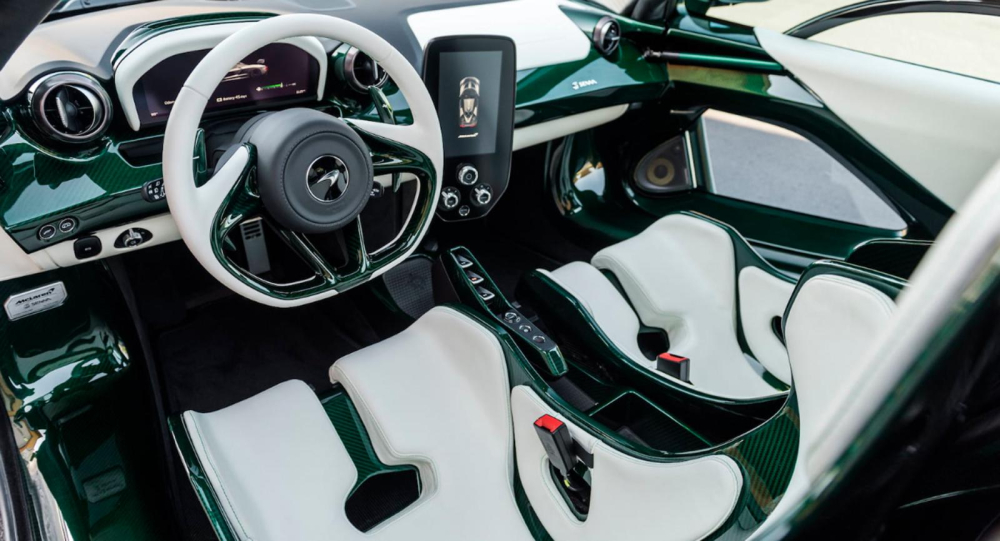Còn đây là nội thất McLaren Senna mang số thứ tự 2/500 của đại gia ngành chăn đệm