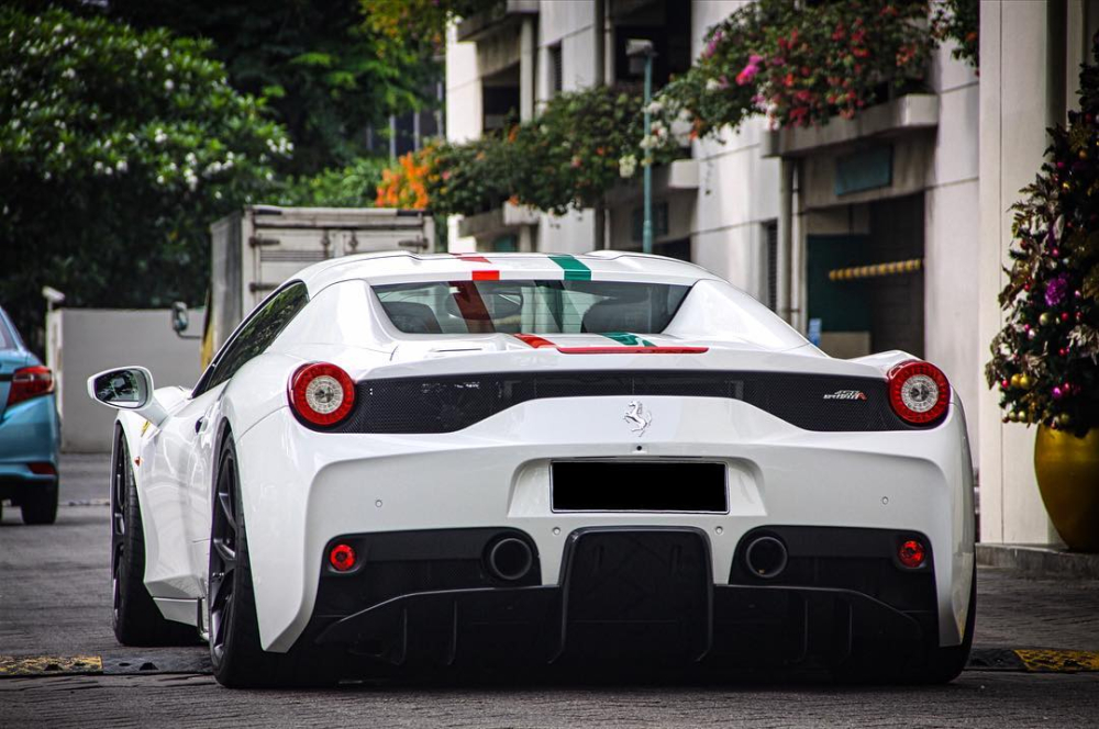 Ferrari 458 Speciale Aperta chính là siêu xe mui trần của Ferrari 458 Speciale đã có một chiếc cập bến Việt Nam và hiện đang trong garage của ông Đặng Lê Nguyên Vũ. Siêu xe Ferrari 458 Speciale Aperta chỉ có 499 chiếc được sản xuất trên thế giới