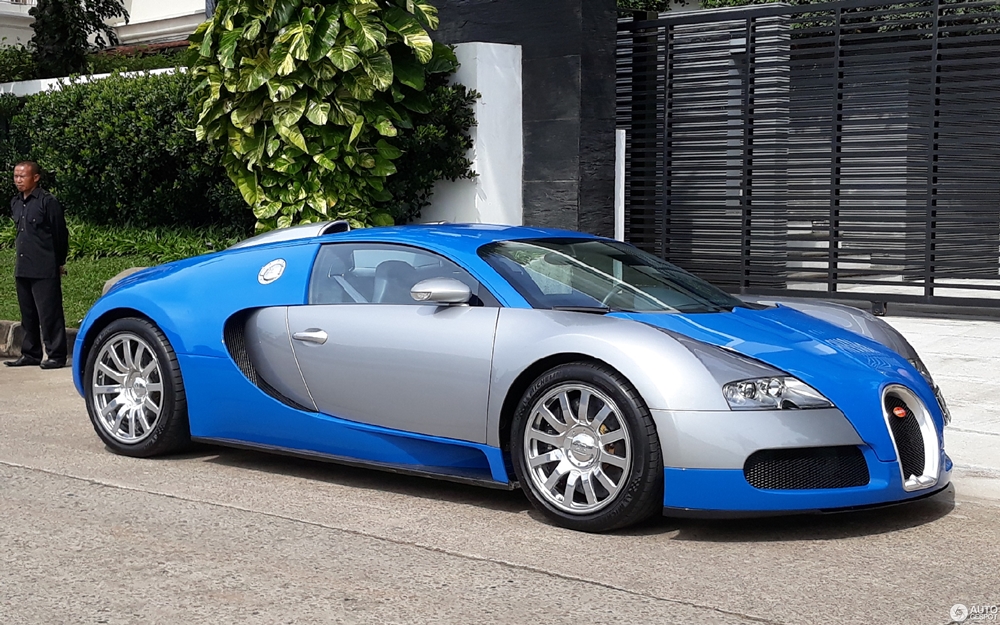 Bugatti Veyron của nhà giàu Indonesia có màu sơn xanh nhạt và bạc Bugatti Veyron của nhà giàu Indonesia có màu sơn xanh nhạt và bạc