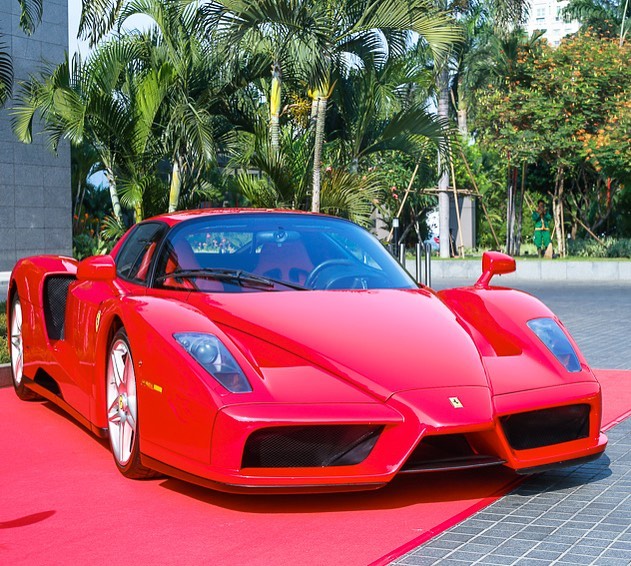 Ferrari Enzo ban đầu chỉ có 349 chiếc được sản xuất nhưng trước sự phản ứng của các khách hàng, hãng siêu xe Ý đã tạo ra thêm 50 chiếc khác