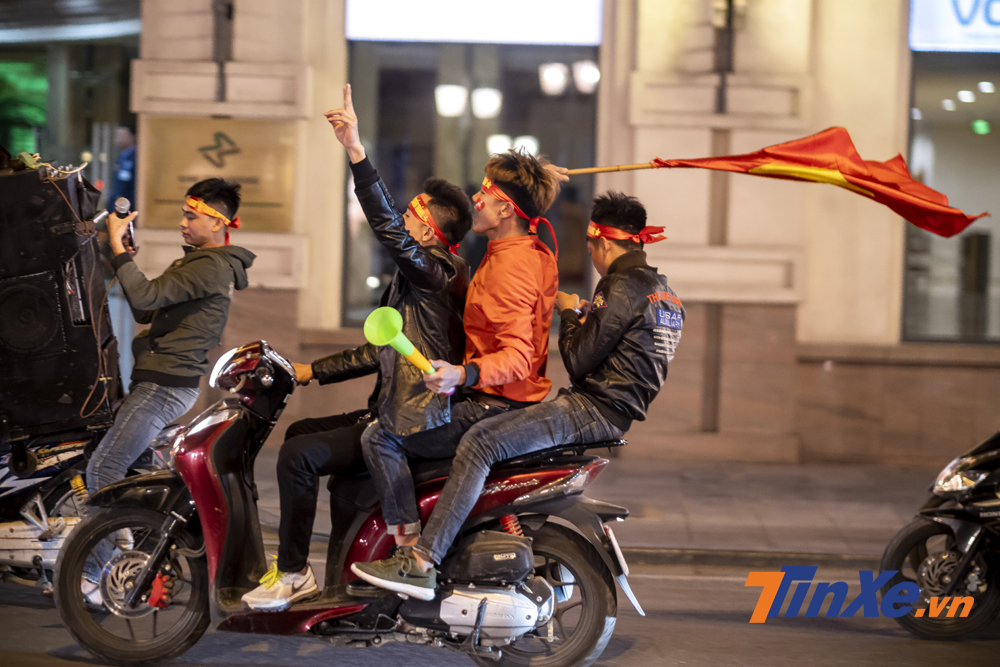 Hiện tượng vi phạm luật giao thông là rất dễ bắt gặp trong những ngày như vậy. Hiện tượng vi phạm luật giao thông là rất dễ bắt gặp trong những ngày như vậy.