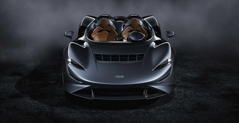 McLaren Elva không hề có kính chắn gió hay cửa sổ