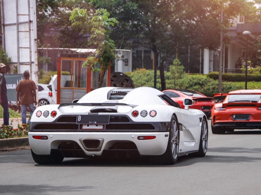 Siêu phẩm Koenigsegg CCX được trang bị động cơ V8, siêu nạp, dung tích 4,7 lít, sản sinh công suất tối đa 800 mã lực.