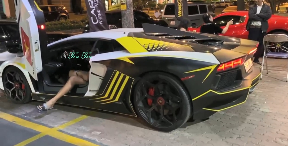 Chiếc siêu xe Lamborghini Aventador LP700-4 chính hãng duy nhất Việt Nam trong ngày vui mừng U22 Việt Nam lần đầu vô địch Sea Games Chiếc siêu xe Lamborghini Aventador LP700-4 chính hãng duy nhất Việt Nam trong ngày vui mừng U22 Việt Nam lần đầu vô địch Sea Games