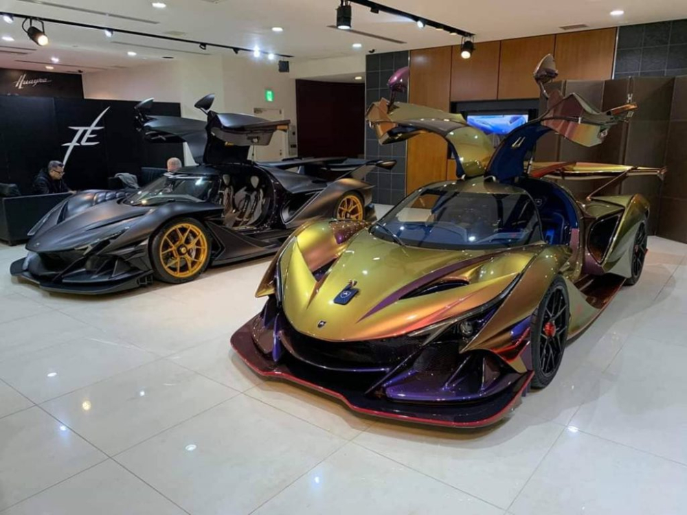 Cặp đôi siêu xe Apollo Intensa Emozione Cặp đôi siêu xe Apollo Intensa Emozione