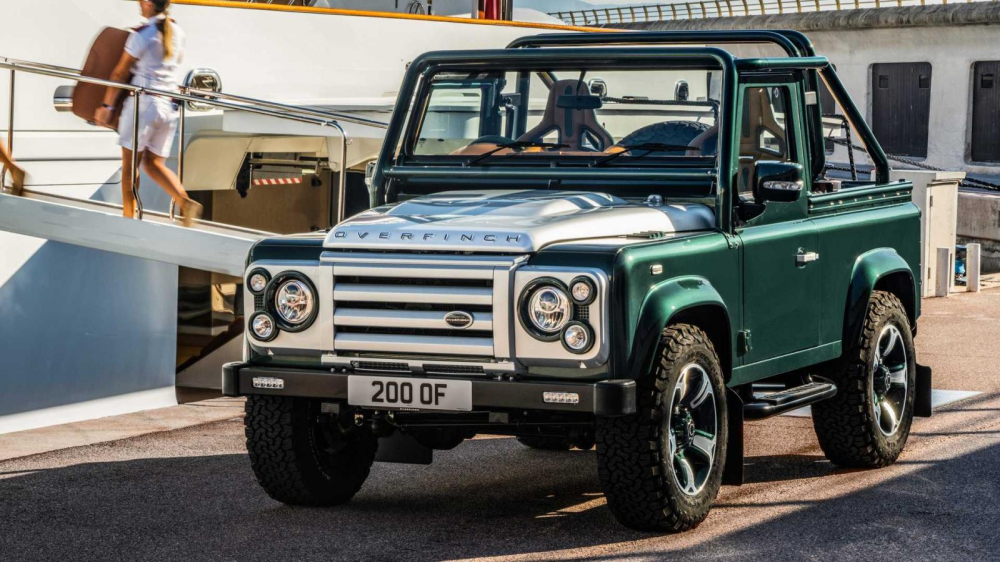 Chiếc Land Rover Defender được độ bởi Overfinch l&agrave; m&oacute;n h&agrave;ng độc nhất v&ocirc; nhị tr&ecirc;n thế giới