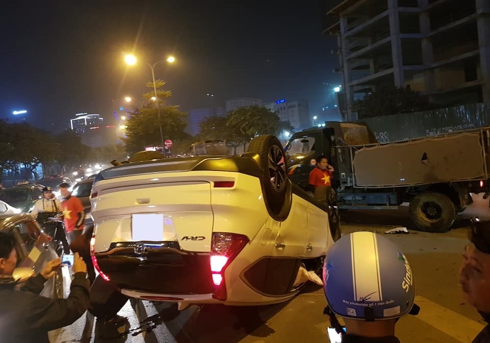 Vụ tai nạn xảy ra khi chiếc Honda CR-V cùng chủ nhân xuống đường ăn mừng chức vô địch của U22 Việt Nam tại Sea Games 30 Vụ tai nạn xảy ra khi chiếc Honda CR-V cùng chủ nhân xuống đường ăn mừng chức vô địch của U22 Việt Nam tại Sea Games 30