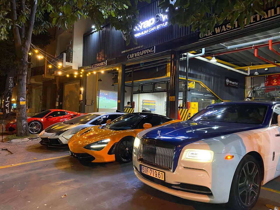 Ăn mừng U22 Việt Nam lần đầu lên ngôi vương tại Sea Games theo cách của đoàn Car Passion Ăn mừng U22 Việt Nam lần đầu lên ngôi vương tại Sea Games theo cách của đoàn Car Passion