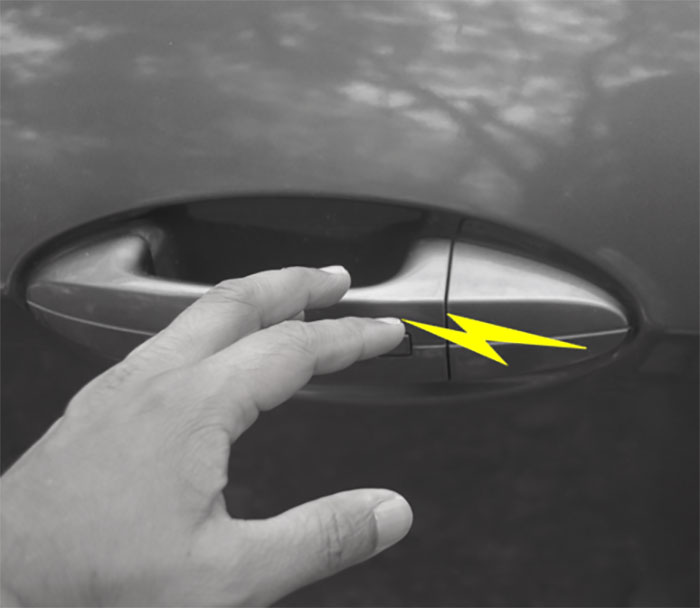 Giật điện l&agrave; một trong những hiện tượng thường xuy&ecirc;n xảy ra v&agrave;o m&ugrave;a đ&ocirc;ng