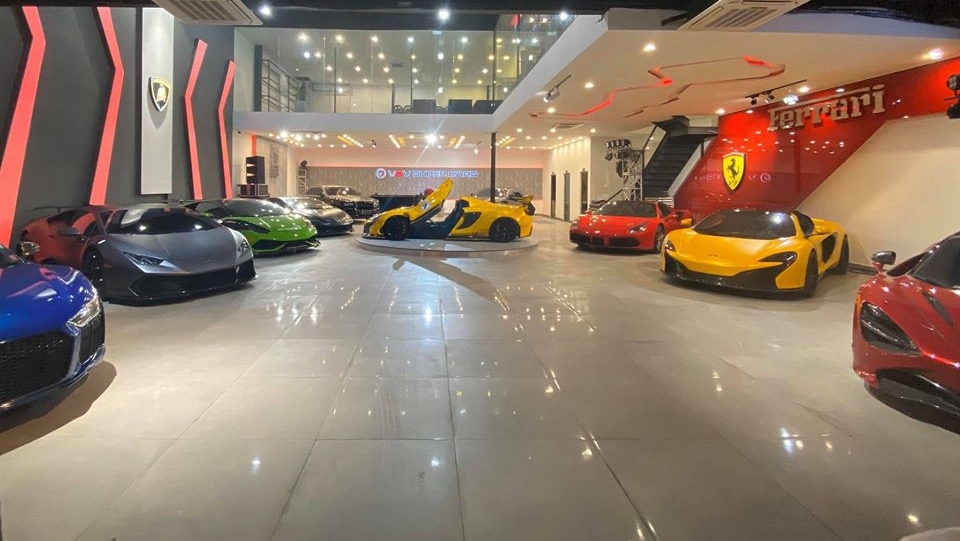 Bước vào trong showroom siêu xe sắp khai trương ở quận 7, Tp.HCM chỉ thấy toàn siêu xe và xe siêu sang Bước vào trong showroom siêu xe sắp khai trương ở quận 7, Tp.HCM chỉ thấy toàn siêu xe và xe siêu sang