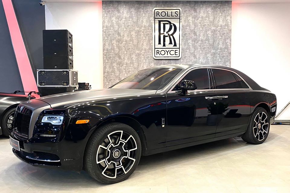Khu vực Rolls-Royce có sự xuất hiện của một chiếc Ghost Khu vực Rolls-Royce có sự xuất hiện của một chiếc Ghost