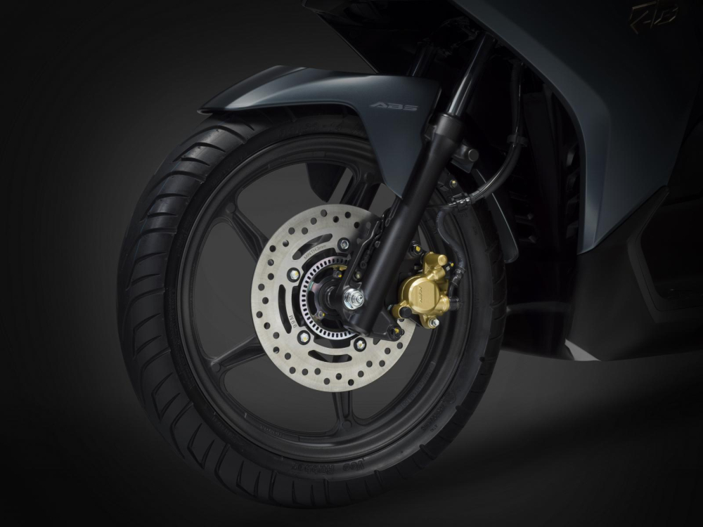 Phanh an toàn ABS là trang bị được người dùng mong chờ trên Air Blade bấy lâu nay Phanh an toàn ABS là trang bị được người dùng mong chờ trên Air Blade bấy lâu nay