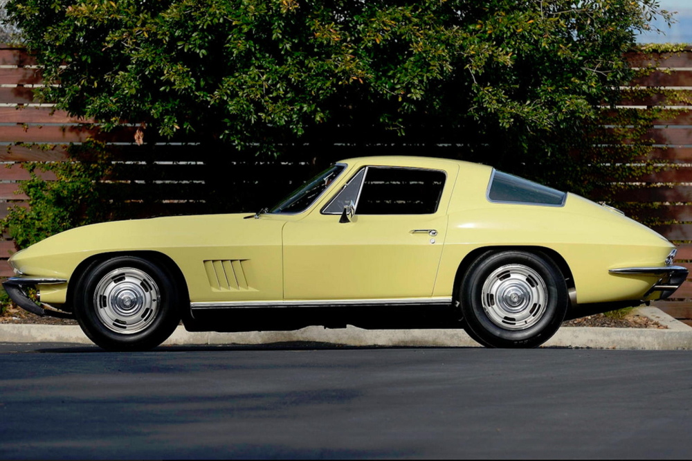 Nó là một chiếc Chevrolet Corvette L88 Coupe 1967 cực hiếm