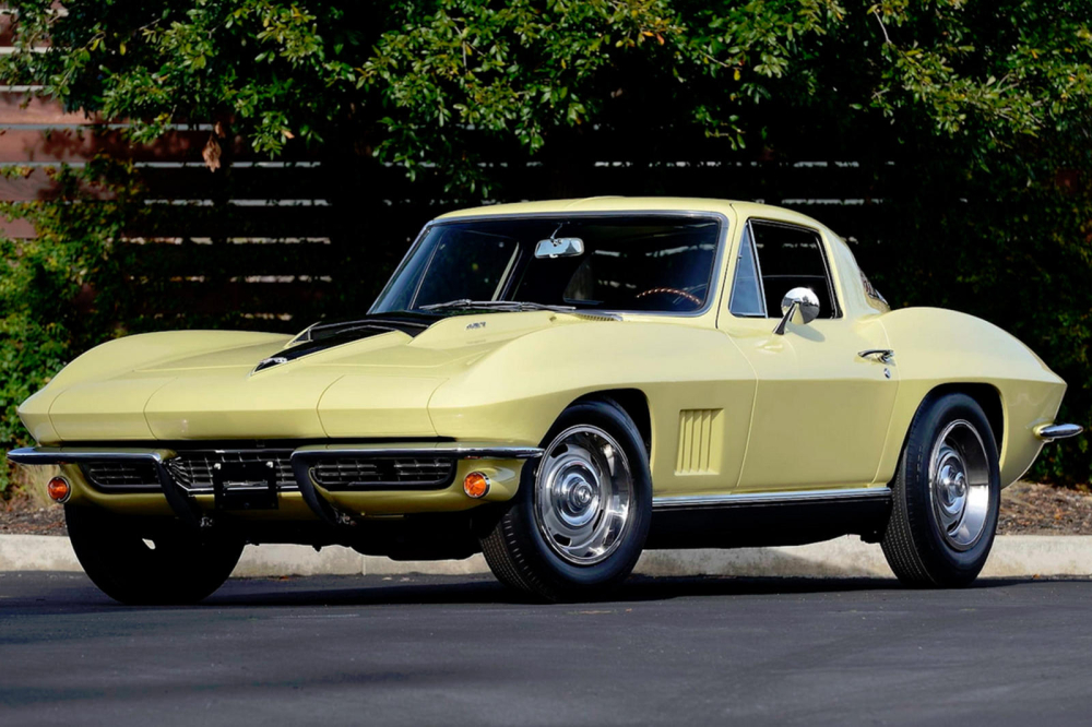 Khó ai có thể tin rằng một chiếc Corvette cổ điển thế này lại có giá đắt hơn một chiếc Bugatti Chiron