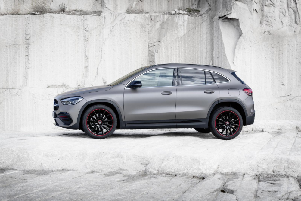 Mercedes-Benz GLA 2021 tăng kích thước đáng kể so với trước