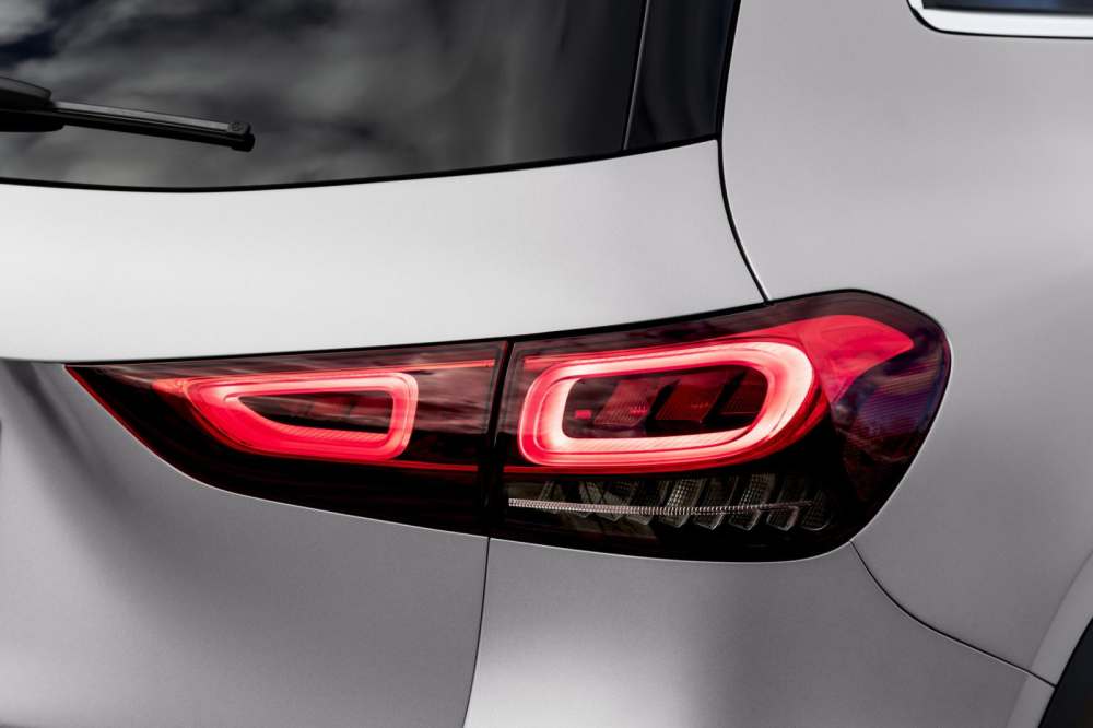 Nhìn kỹ cụm đèn hậu LED của Mercedes-Benz GLA 2021