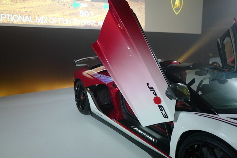 Logo JP63 hai bên thành cửa xe của Lamborghini Aventador SVJ Roadster Logo JP63 hai bên thành cửa xe của Lamborghini Aventador SVJ Roadster Kabuki