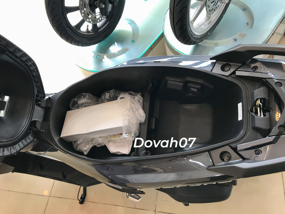 Cốp xe Honda Air Blade 150 ABS 2020 được tích hợp cổng sạc điện thoại Cốp xe Honda Air Blade 150 ABS 2020 được tích hợp cổng sạc điện thoại