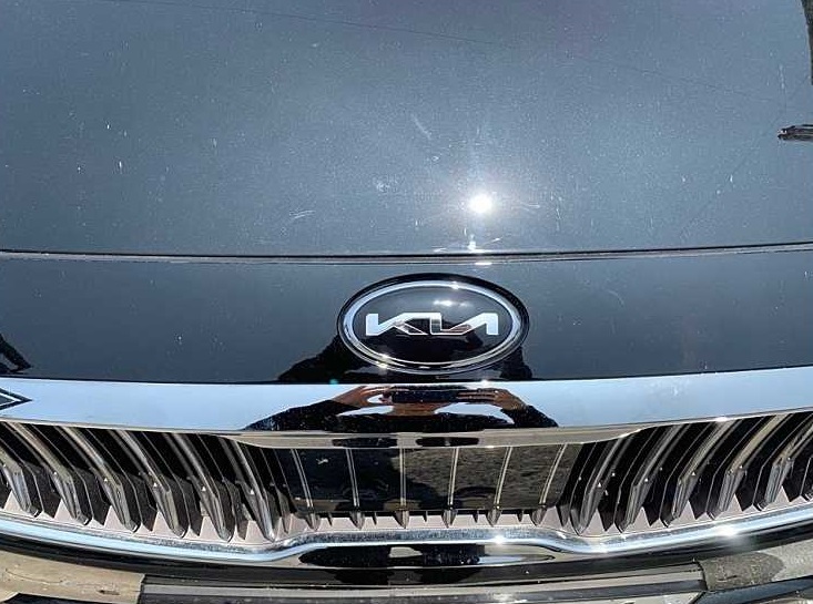 Hình ảnh thực tế của logo Kia mới Hình ảnh thực tế của logo Kia mới