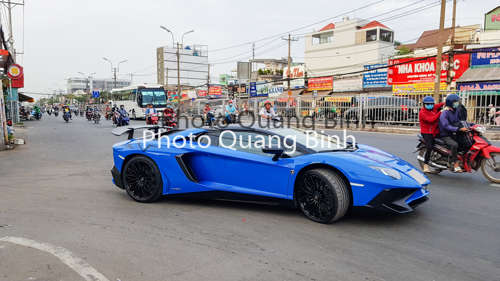 Bất ngờ với của hiếm Lamborghini Aventador SV mui trần lăn b&aacute;nh tại S&agrave;i th&agrave;nh